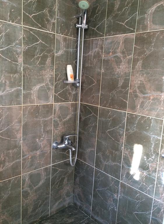 Apartment On Khinikadze 4 บาทูมิ ภายนอก รูปภาพ
