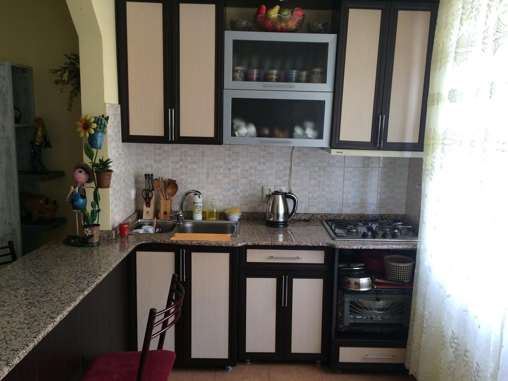 Apartment On Khinikadze 4 บาทูมิ ภายนอก รูปภาพ